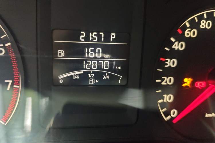 Used Volkswagen Sagitar 2012 1.6L Automatic Fashion Edition Odometer Close Up