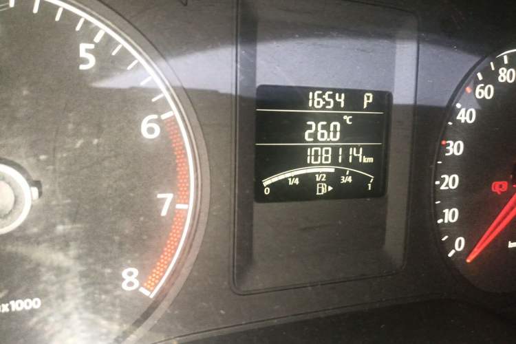 Used Volkswagen Sagitar 2012 1.6L Automatic Fashion Edition Odometer Close Up