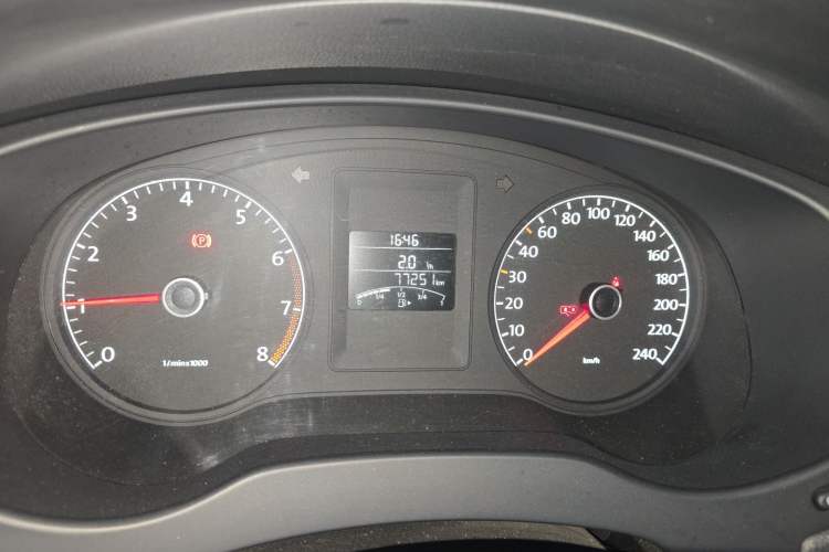Used Volkswagen Sagitar 2012 1.6L Manual Comfort Model Odometer Close Up