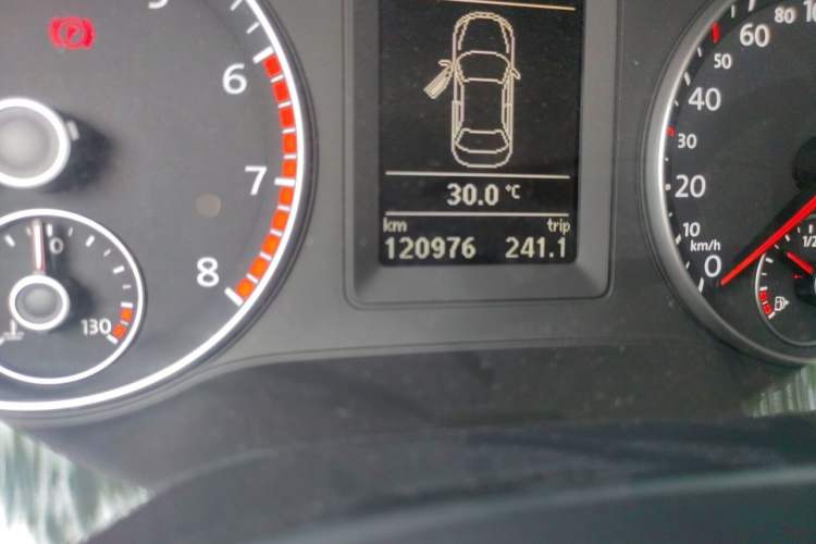 Used Volkswagen Sagitar 2012 1.4TSI Manual Luxury Model Odometer Close Up