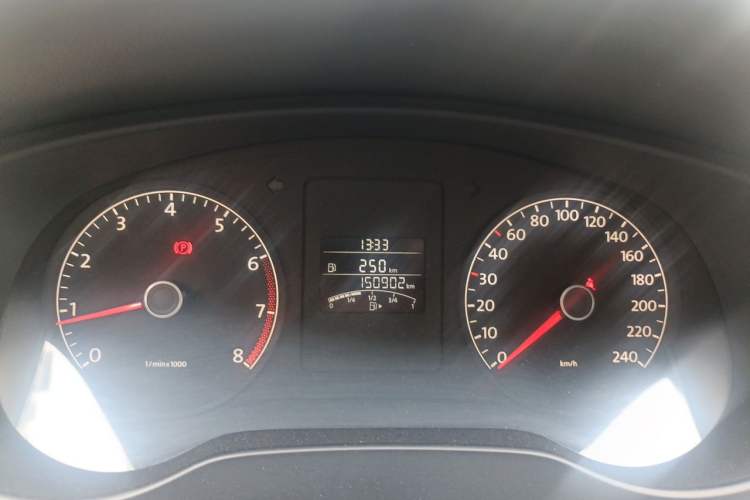 Used Volkswagen Sagitar 2012 1.6L Manual Comfort Model Odometer Close Up