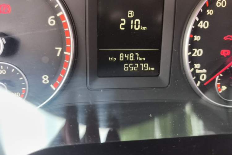 Used Volkswagen Sagitar 2012 1.4TSI Automatic Fashion Edition Odometer Close Up