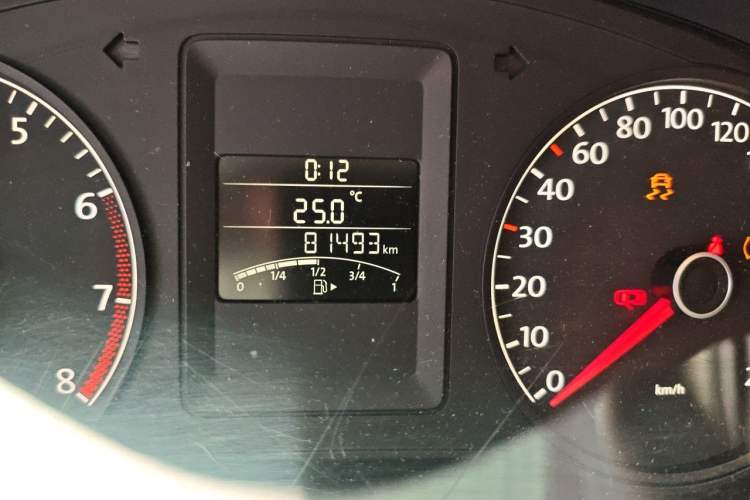 Used Volkswagen Sagitar 2012 1.6L Manual Comfort Model Odometer Close Up