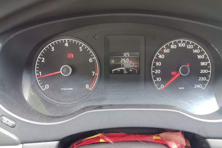 Used Volkswagen Sagitar 2012 1.6L Manual Comfort Model Odometer Close Up