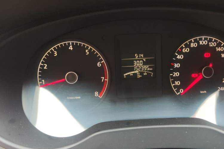 Used Volkswagen Sagitar 2012 1.6L Manual Comfort Model Odometer Close Up