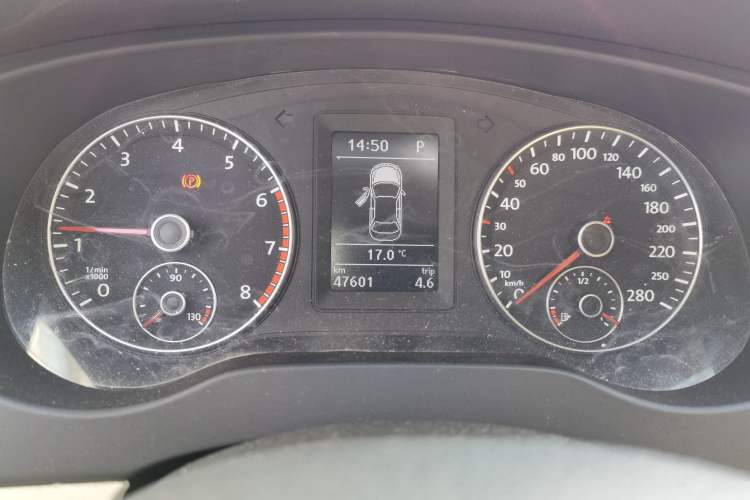 Used Volkswagen Sagitar 2012 1.8TSI Automatic Flagship Edition Odometer Close Up