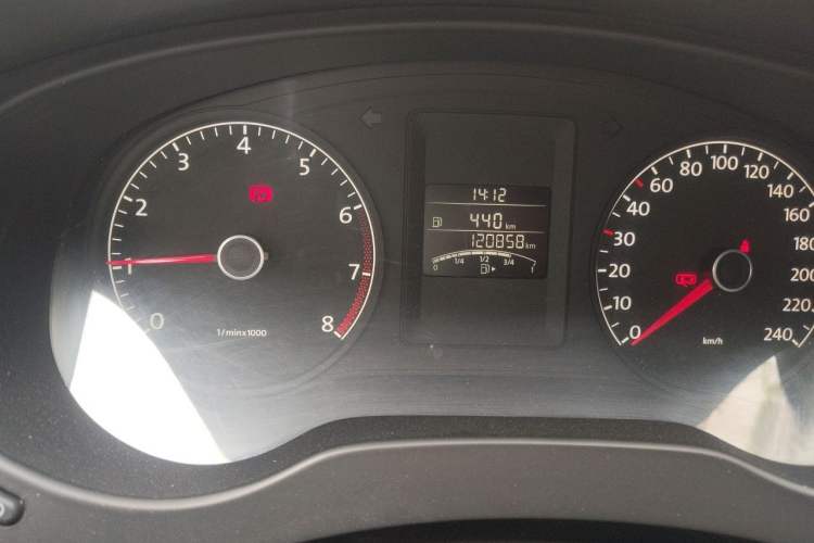 Used Volkswagen Sagitar 2012 1.6L Manual Comfort Model Odometer Close Up