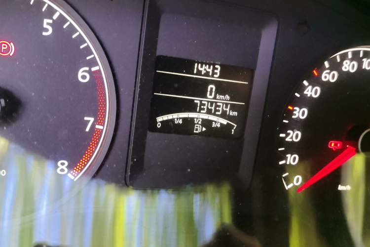 Used Volkswagen Sagitar 2012 1.6L Manual Comfort Model Odometer Close Up