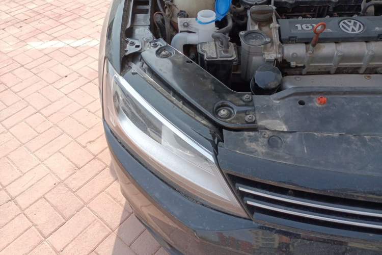 Used Volkswagen Sagitar 2012 1.6L Manual Comfort Model Right Front Headlight