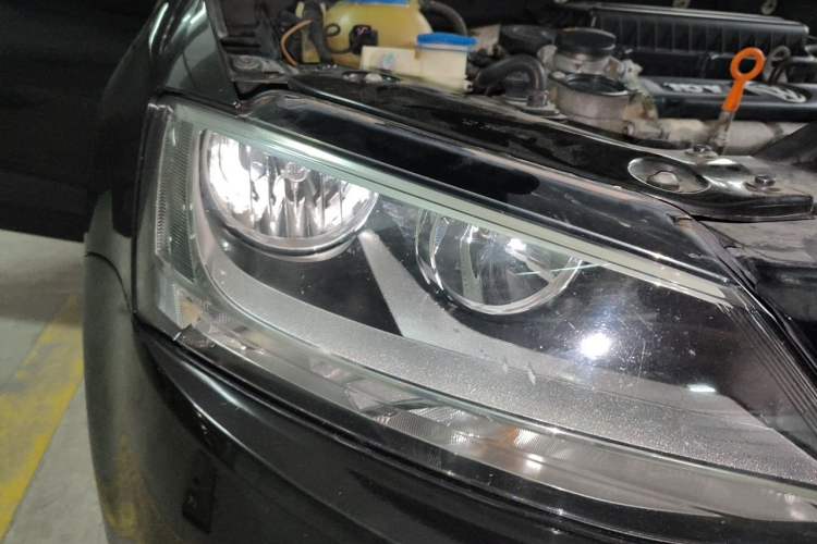 Used Volkswagen Sagitar 2012 1.6L Manual Comfort Model Right Front Headlight