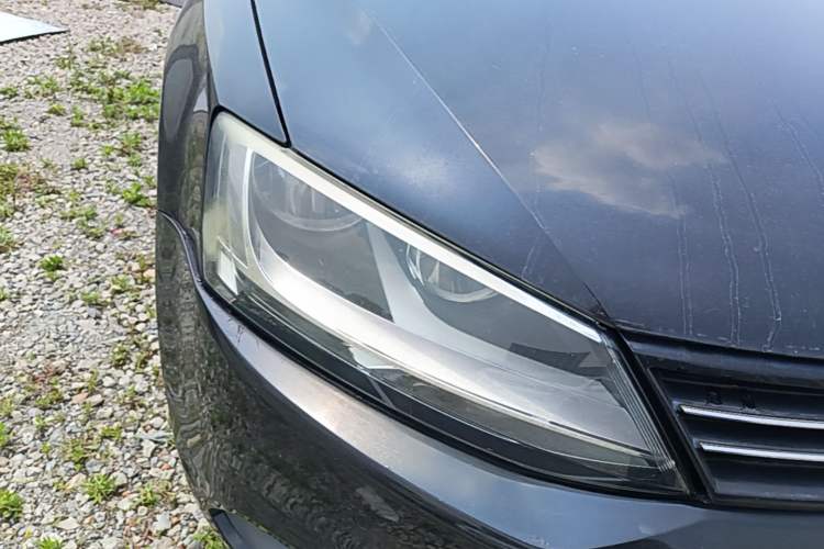 Used Volkswagen Sagitar 2012 1.4TSI Automatic Luxury Edition Right Front Headlight