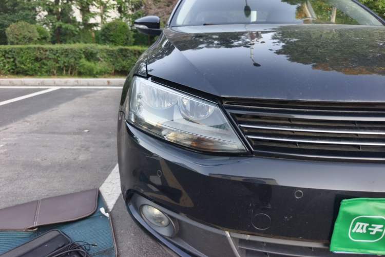Used Volkswagen Sagitar 2012 1.4TSI Manual Luxury Model Right Front Headlight