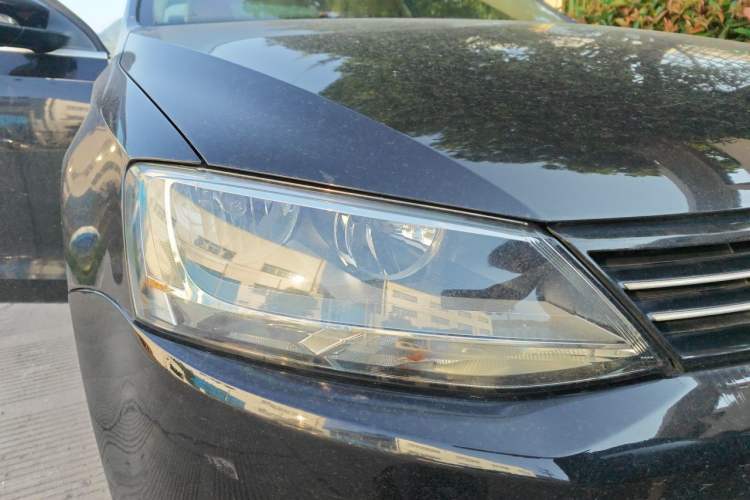 Used Volkswagen Sagitar 2012 1.6L Automatic Comfort Edition Right Front Headlight