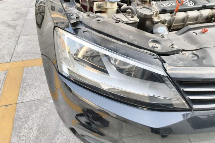 Used Volkswagen Sagitar 2012 1.6L Automatic Fashion Edition Right Front Headlight
