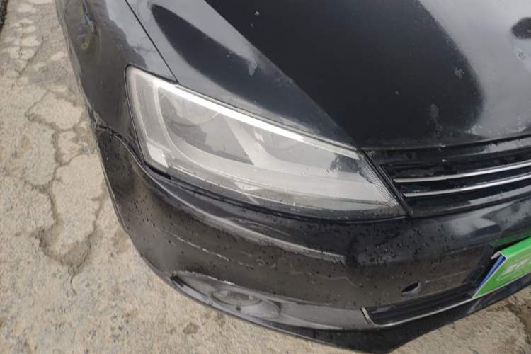 Used Volkswagen Sagitar 2012 1.4TSI Manual Luxury Model Right Front Headlight