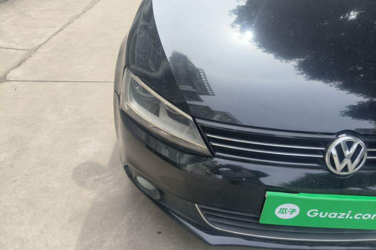 Used Volkswagen Sagitar 2012 1.6L Manual Comfort Model Right Front Headlight