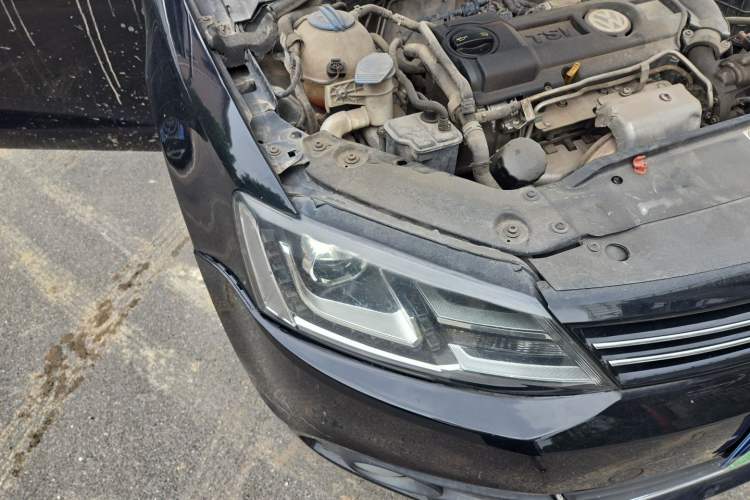 Used Volkswagen Sagitar 2012 1.4TSI Automatic Luxury Edition Right Front Headlight