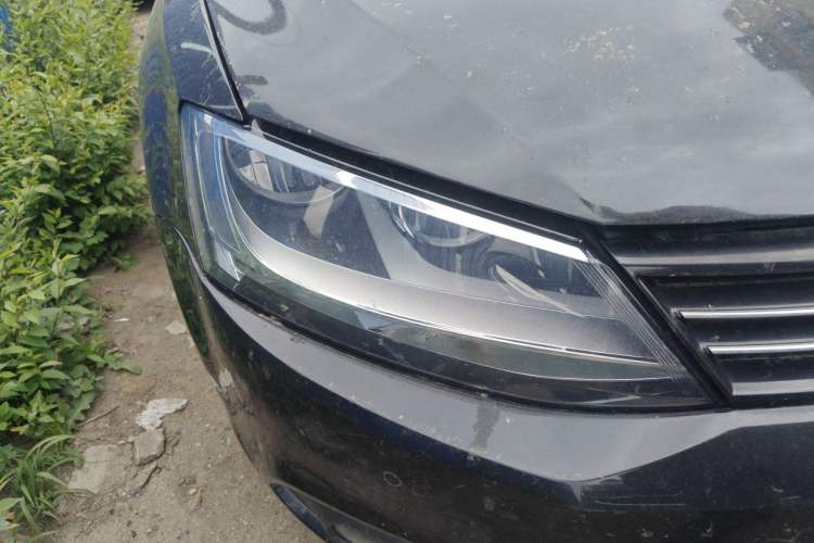 Used Volkswagen Sagitar 2012 1.8TSI Automatic Flagship Edition Right Front Headlight