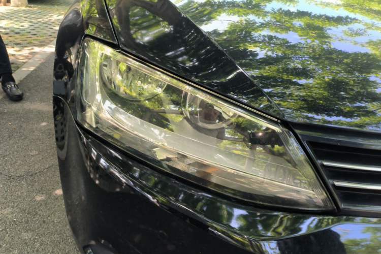 Used Volkswagen Sagitar 2012 1.4TSI Manual Luxury Model Right Front Headlight