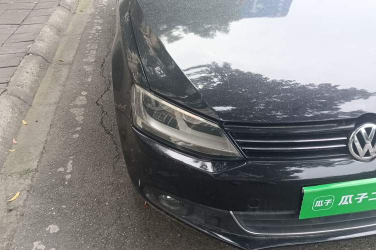 Used Volkswagen Sagitar 2012 1.6L Manual Comfort Model Right Front Headlight