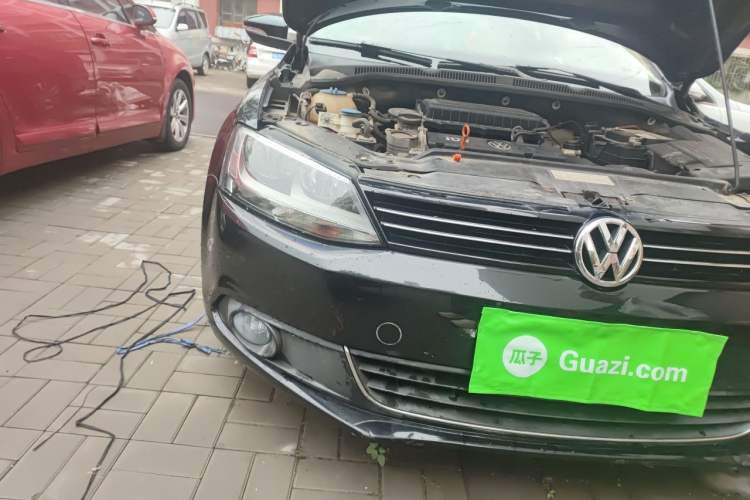 Used Volkswagen Sagitar 2012 1.6L Automatic Comfort Edition Right Front Headlight