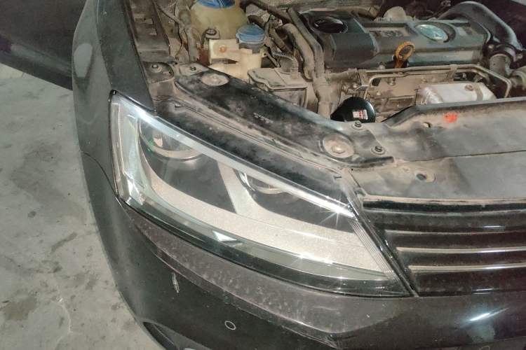 Used Volkswagen Sagitar 2012 1.4TSI Automatic Luxury Edition Right Front Headlight