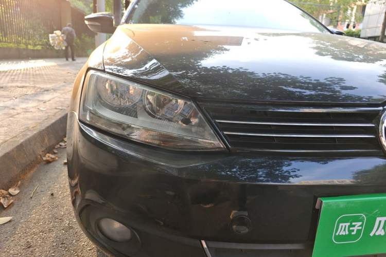 Used Volkswagen Sagitar 2012 1.6L Manual Comfort Model Right Front Headlight