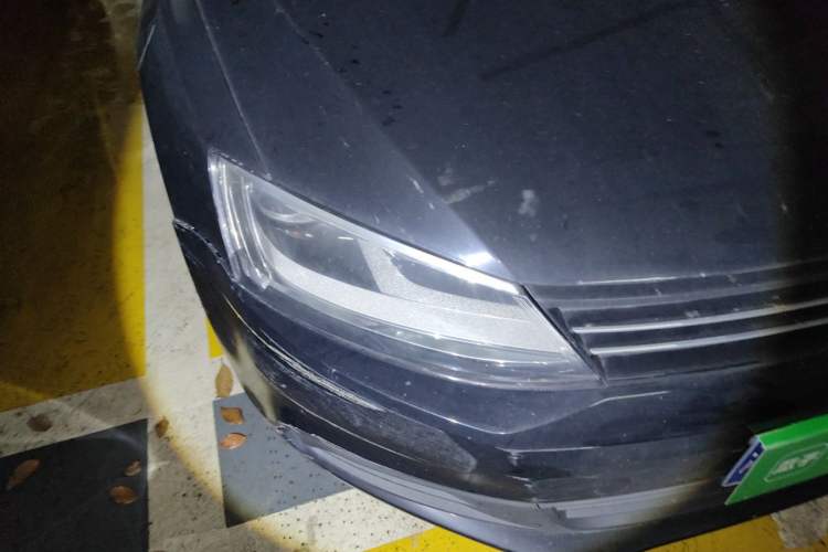 Used Volkswagen Sagitar 2012 1.6L Automatic Fashion Edition Right Front Headlight