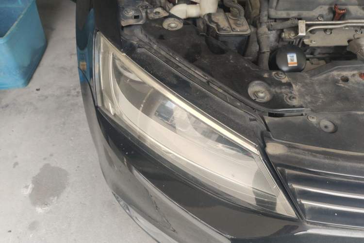 Used Volkswagen Sagitar 2012 1.4TSI Automatic Luxury Edition Right Front Headlight