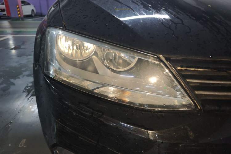 Used Volkswagen Sagitar 2012 1.6L Automatic Comfort Edition Right Front Headlight