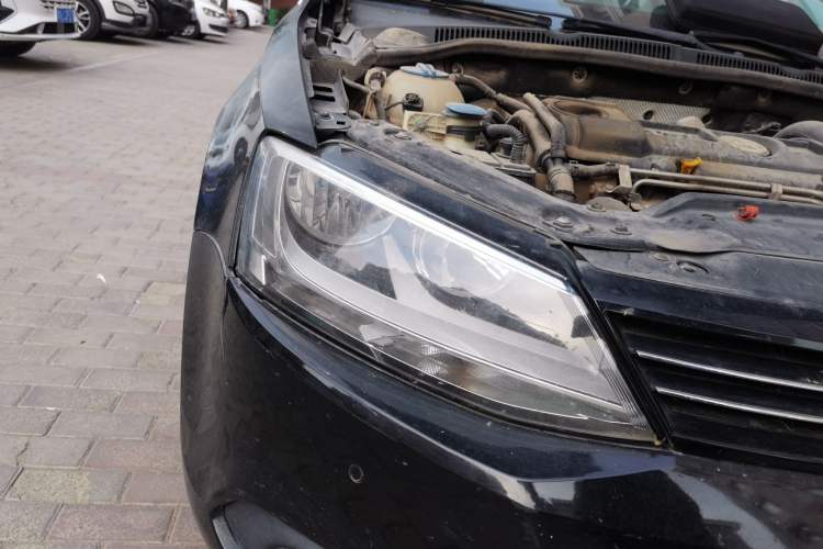 Used Volkswagen Sagitar 2012 1.4TSI Automatic Luxury Edition Right Front Headlight