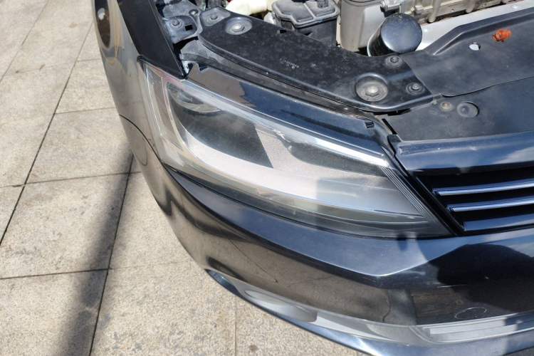 Used Volkswagen Sagitar 2012 1.6L Automatic Comfort Edition Right Front Headlight