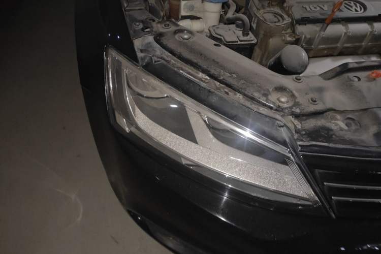 Used Volkswagen Sagitar 2012 1.6L Manual Comfort Model Right Front Headlight
