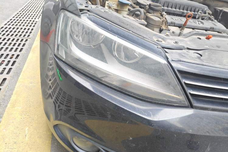 Used Volkswagen Sagitar 2012 1.6L Automatic Comfort Edition Right Front Headlight
