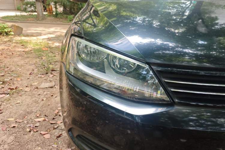 Used Volkswagen Sagitar 2012 1.6L Automatic Fashion Edition Right Front Headlight