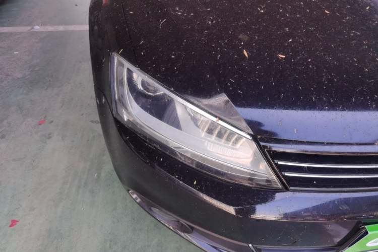 Used Volkswagen Sagitar 2012 1.6L Automatic Comfort Edition Right Front Headlight