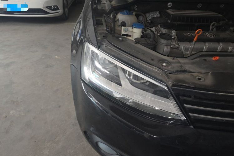Used Volkswagen Sagitar 2012 1.6L Manual Comfort Model Right Front Headlight