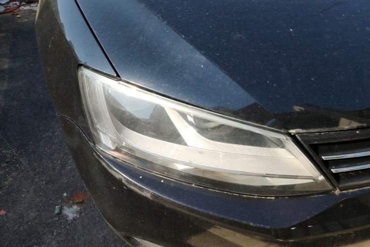 Used Volkswagen Sagitar 2012 1.6L Automatic Comfort Edition Right Front Headlight