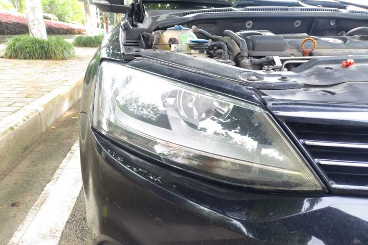 Used Volkswagen Sagitar 2012 1.4TSI Manual Luxury Model Right Front Headlight