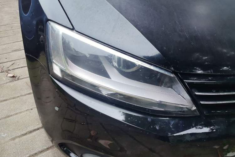 Used Volkswagen Sagitar 2012 1.6L Manual Comfort Model Right Front Headlight