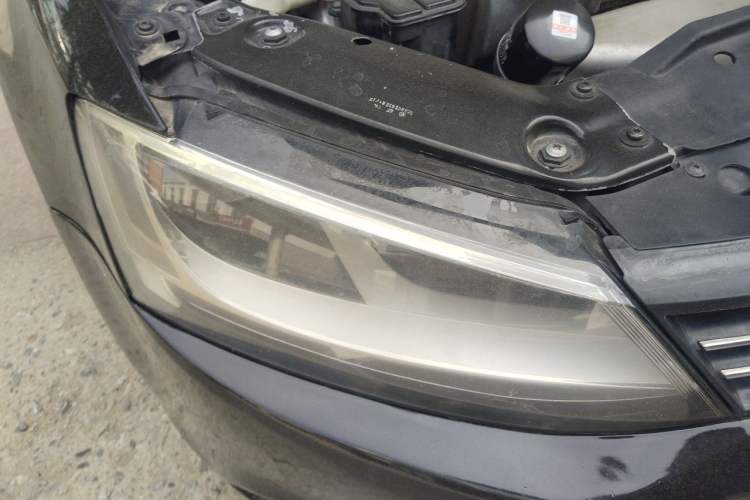 Used Volkswagen Sagitar 2012 1.6L Manual Comfort Model Right Front Headlight