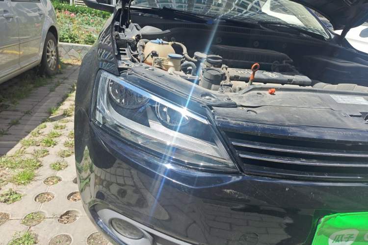 Used Volkswagen Sagitar 2012 1.6L Automatic Comfort Edition Right Front Headlight