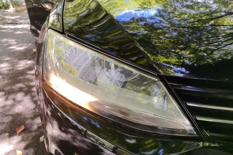 Used Volkswagen Sagitar 2012 1.6L Manual Comfort Model Right Front Headlight
