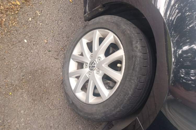 Used Volkswagen Sagitar 2012 1.4TSI Automatic Luxury Edition Right Front Wheel Hub