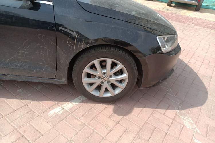 Used Volkswagen Sagitar 2012 1.6L Manual Comfort Model Right Front Wheel Hub