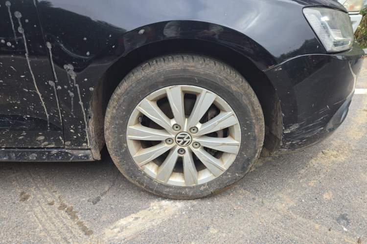 Used Volkswagen Sagitar 2012 1.4TSI Automatic Luxury Edition Right Front Wheel Hub