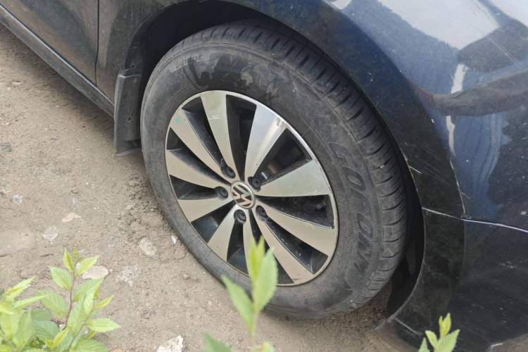 Used Volkswagen Sagitar 2012 1.8TSI Automatic Flagship Edition Right Front Wheel Hub