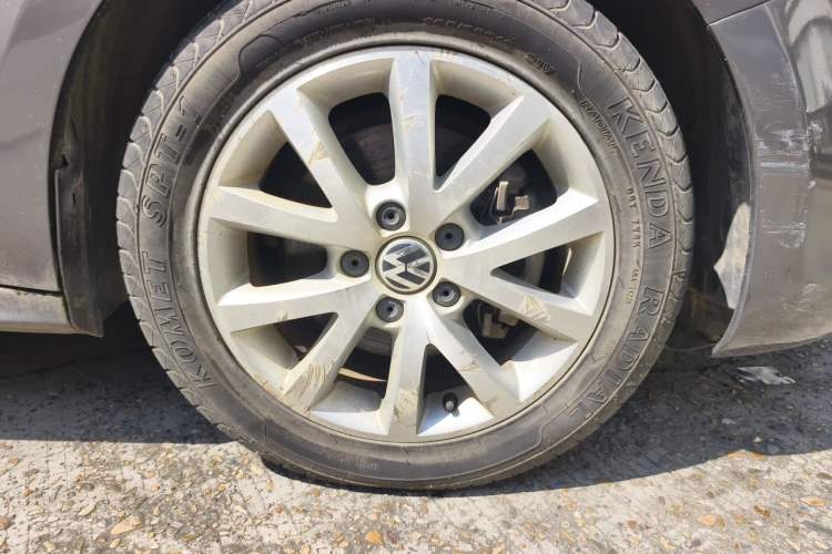 Used Volkswagen Sagitar 2012 1.4TSI Automatic Luxury Edition Right Front Wheel Hub
