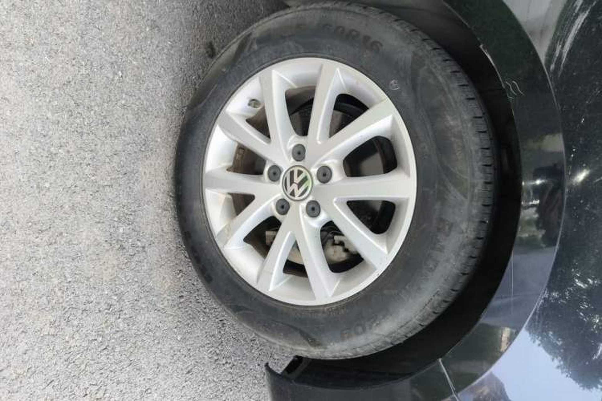 Used Volkswagen Sagitar 2012 1.4TSI Manual Luxury Model Right Front Wheel Hub
