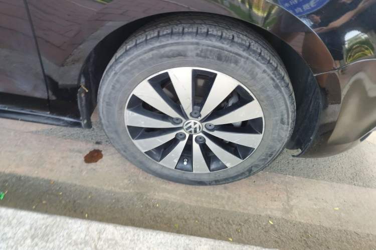 Used Volkswagen Sagitar 2012 1.4TSI Automatic Flagship Edition Right Front Wheel Hub